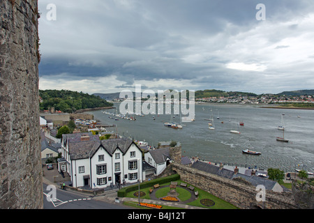 Château de Conwy dans le Nord du Pays de Galles avec vue sur la rivière Conwy Banque D'Images