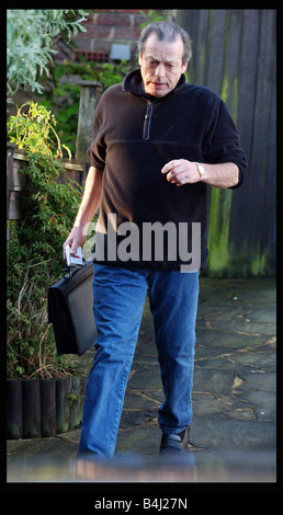 Acteur Leslie Grantham quitte sa maison aujourd'hui à Wimbledon Banque D'Images