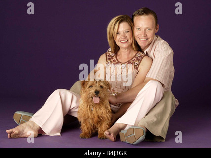 Hannah Waterman et Ricky Groves Juillet 2003 Eastenders acteur actrice Laura Caractères et Garry Hobbs studio Pix 2000s Couple Banque D'Images