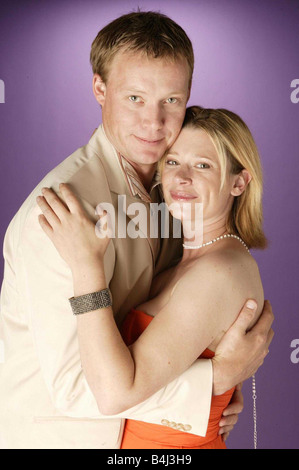 Hannah Waterman et Ricky Groves Juillet 2003 Eastenders acteur actrice Laura Caractères et Garry Hobbs studio Pix 2000s Couple Banque D'Images