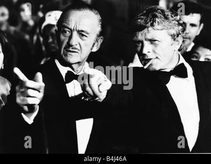 L'acteur David Niven stars avec Hardy Kruger dans le film tigre de papier faite en 1975 MSI dbase Banque D'Images