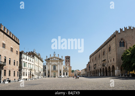 Le Duomo et Palazzo del Capitano partie du Palazzo Ducale Piazza Sordello Mantoue Lombardie Italie Banque D'Images