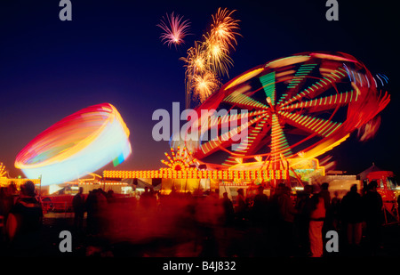 Foire de spinning ride de nuit England UK Banque D'Images