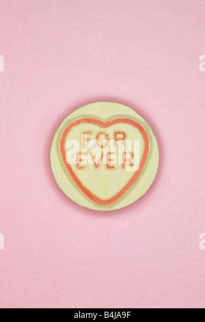Love Hearts valentines day candy avec messages d'amour Banque D'Images