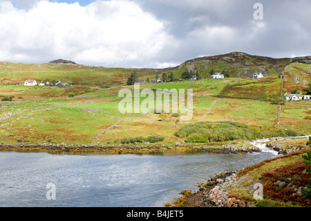 Crofting dispersés au-dessus des collectivités, Loch Inchard Riconich Sutherland Banque D'Images