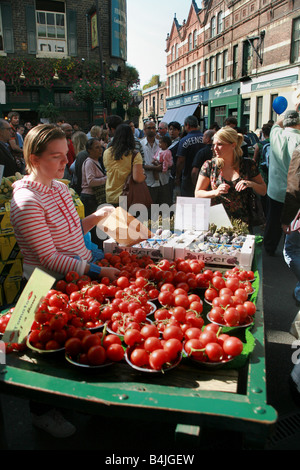 Des tomates pour la vente à Borough Market Borough London England UK Banque D'Images