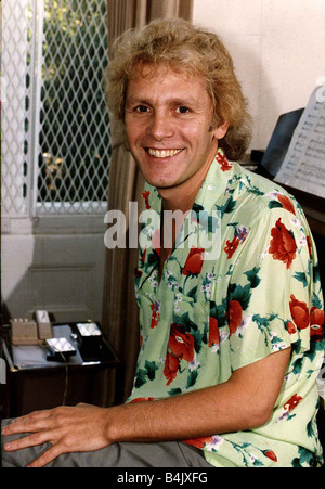Paul Nicholas acteur stars dans Pirates of Penzance en photo à la maison Octobre 1988 DBase Banque D'Images