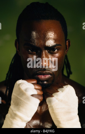 African Male boxer avec mains enveloppées Banque D'Images