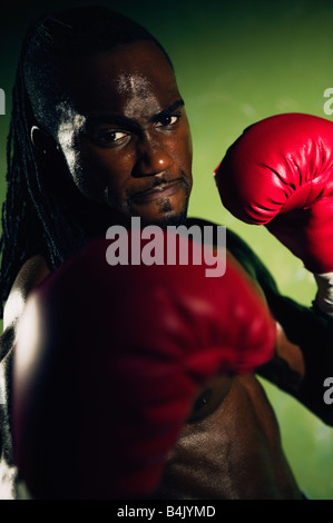 African Male boxer punching Banque D'Images