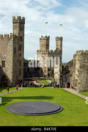 Château de Caernarfon Gwynedd dans l'ouest du pays de Galles du Nord Banque D'Images