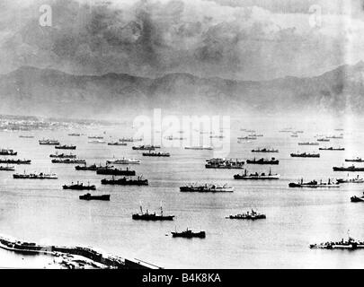 Convoi de navires alliés assemble dans le sud de l'Italie en vue de l'invasion du sud de la France PENDANT LA SECONDE GUERRE MONDIALE 1944 Banque D'Images