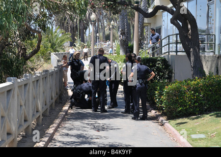 Les agents du Département de police de Santa Monica suspect arrêté Banque D'Images