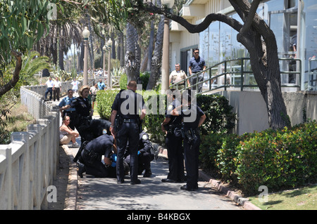 Les agents du Département de police de Santa Monica suspect arrêté Banque D'Images