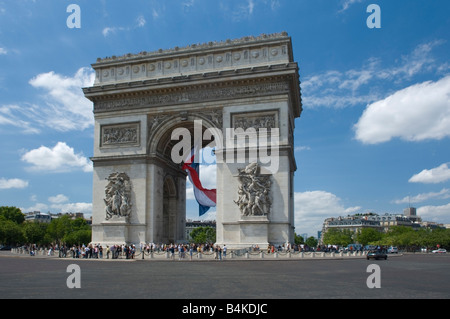 L'Arc de Triomphe sur le jour de la Bastille, place Charles de Gaulle, Paris Banque D'Images