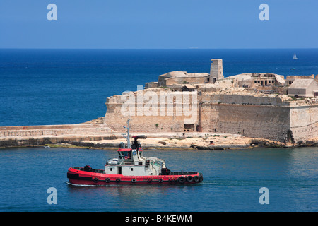 Grand Port et Fort Ricasoli Malte avec le remorqueur Banque D'Images