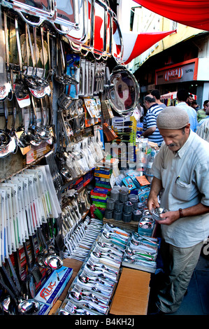 Le voisinage direct de l'Egyptian Spice Bazaar ustensiles de cuisine Ustensiles de cuisine Banque D'Images