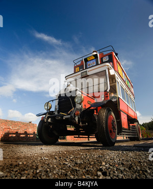 Bus d'époque au soleil Banque D'Images