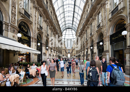 Galerie Vittorio Emmanuele II (conçu par Giuseppe Mengoni), Milan, Lombardie, Italie Banque D'Images