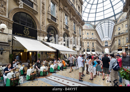 Galerie Vittorio Emmanuele II (conçu par Giuseppe Mengoni), Milan, Lombardie, Italie Banque D'Images