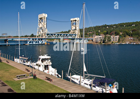 Le canal Portage et du pont entre les villes de Houghton et Hancock Michigan Banque D'Images