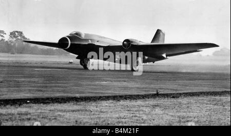 Anniversaire 13 mai 1949 Le premier britannique bomber jet a produit le Canberra fait son premier essai en vol d'aéronefs OPS English Electric Canberra 52 août record traversée de l'Atlantique English Electric Canberra B2 Bomber décolle du RAF Aldergrove en Irlande du Nord sur c est la traversée de l'Atlantique dans les deux sens en un jour il a fallu 8 heures pour l'aller-retour y compris un arrêt Banque D'Images