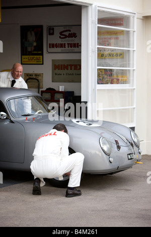 Voiture de course classique à Goodwood Revival Banque D'Images