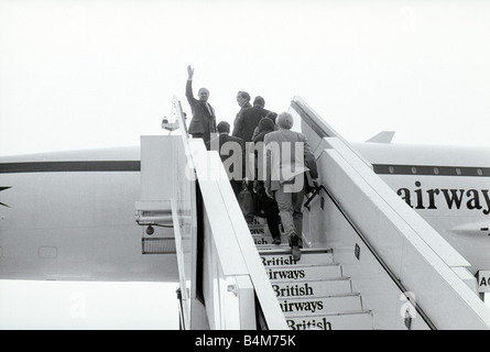 Le premier ministre James Callaghan avec son chancelier Denis Healy et Antony Crosland vu ici l'embarquement à l'aéroport Heatrow Concorde Juin 1976 Banque D'Images