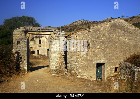 Abandonnée et les apparaux de maisons en pierre USESCO world heritage site de l'ancien Perithia à Corfou, Grèce Banque D'Images