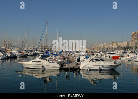 Bateaux dans la marina, Alicante, Alicante Province, Comunidad Valenciana, Espagne Banque D'Images