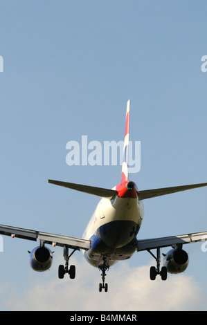 En venant de l'avion à atterrir à l'aéroport Heathrow de Londres Angleterre Royaume-Uni Grande-Bretagne Banque D'Images