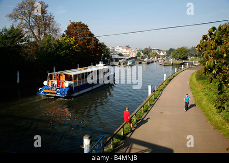 Tamise à Teddington Lock, Teddington, Londres Banque D'Images