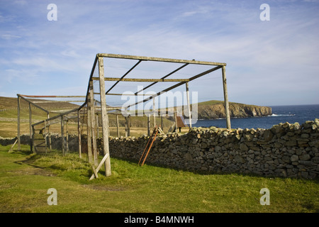 Un piège, appelé un piège Helgoland, pour les oiseaux qui sonne à l'observatoire d'oiseaux sur Fair Isle, Shetland, UK Banque D'Images