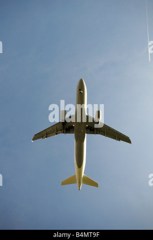 En venant de l'avion à atterrir à l'aéroport Heathrow de Londres Angleterre Royaume-Uni Grande-Bretagne Banque D'Images