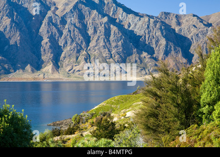 Lake hawea, avec les alpes du sud derrière,l'île du sud,d'Otago, Nouvelle-Zélande Banque D'Images