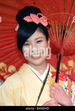 Japanese Girl with umbrella on Coming of Age jour PARUTION MODÈLE Seijin no hi no C 116 Banque D'Images