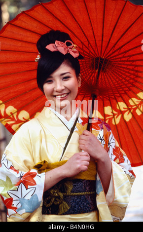 Japanese Girl with umbrella on Coming of Age jour PARUTION MODÈLE Seijin no hi no C 116 Banque D'Images