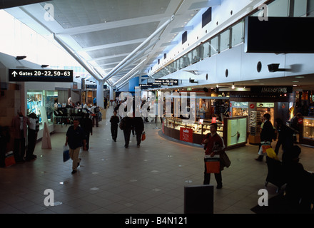 Boutique hors taxes à l'Aéroport International de Sydney Niveau Départ Banque D'Images