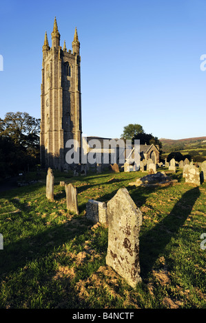 Coucher de soleil sur l'église de St Pancras, Widecome dans la Lande, Dartmoor, dans le Devon. Banque D'Images