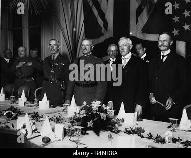 Le général John J. Pershing à l'American club déjeuner dîner 1919 le général Pershing était le commandant en chef de la Force expéditionnaire américain en France à partir de 1917 Y2K La Première Guerre mondiale Banque D'Images