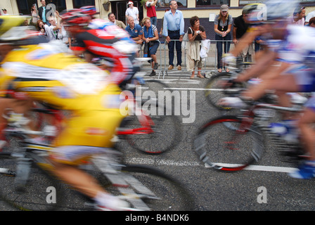 Les cyclistes passant dans l'ENECO Tour de Hollande 2008 Banque D'Images