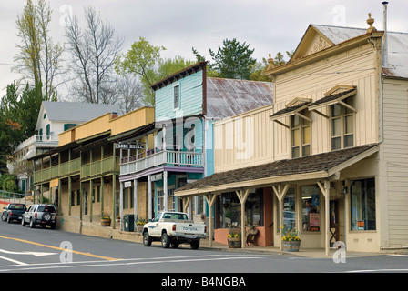 Bâtiments historiques sur la rue Main à Angels Camp en pays de l'or en Californie USA Banque D'Images