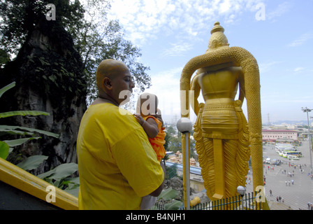 STATUE DE SUBRAMANYA, À L'ENTRÉE DE Grottes de Batu EN MALAISIE Banque D'Images