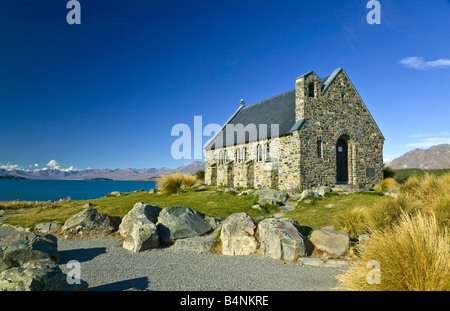 L'Église du Bon Pasteur sur les rives du Lac Tekapo sous un ciel bleu, île du Sud, Nouvelle-Zélande Banque D'Images