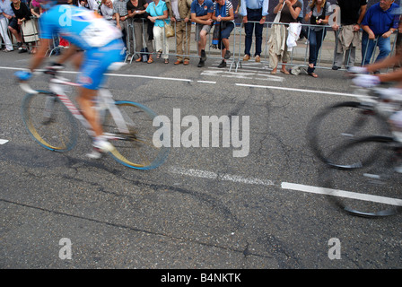 Les cyclistes passant dans l'ENECO Tour de Hollande 2008 Banque D'Images