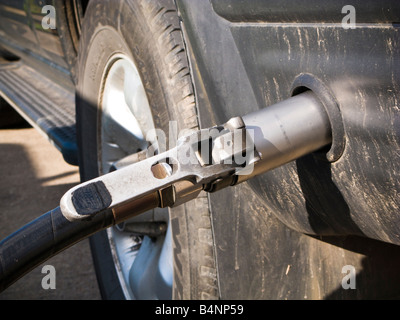 4x4 véhicule étant rempli de carburant GPL, UK Banque D'Images