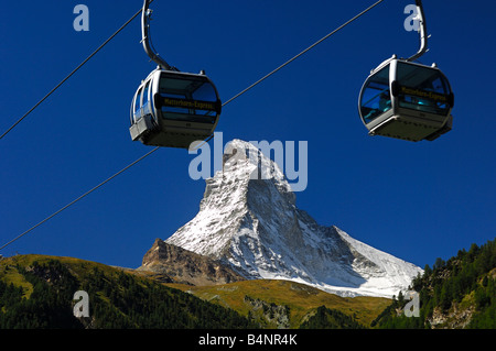 Cabines de la télécabine Matterhorn Express en face de Mt. Matterhorn, Zermatt, Valais, Suisse Banque D'Images
