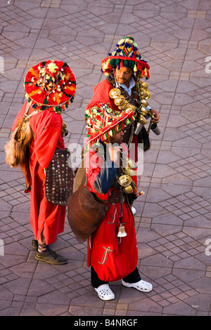 Les vendeurs d'eau traditionnels dans la place Djemaa el Fna Banque D'Images