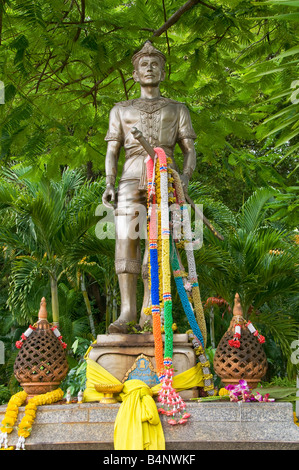 Statue de l'ancien Roi Meng Rai le Grand à Chiang Mai Thaïlande au Wat Prah Singh Banque D'Images