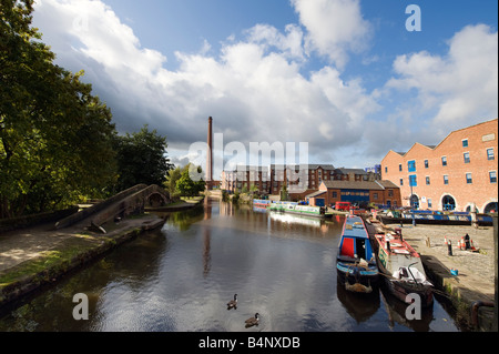 Ashton canal au bassin de Portland à Ashton en vertu de Lyne, Manchester, Grande Bretagne Banque D'Images