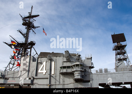 Porte-avions USS Midway situé à San Diego, Californie Banque D'Images